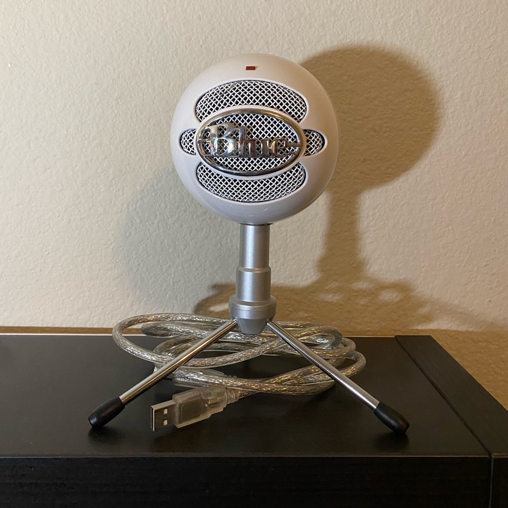 Blue Electronic Snowball Mic.